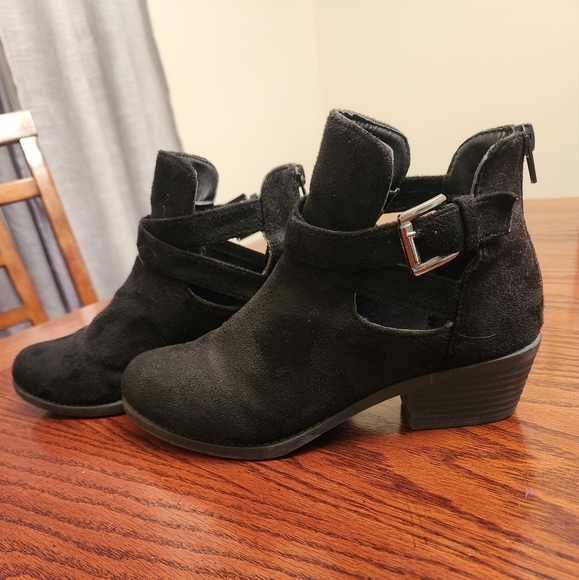 Karyn's Boots - Picture 2 of 7